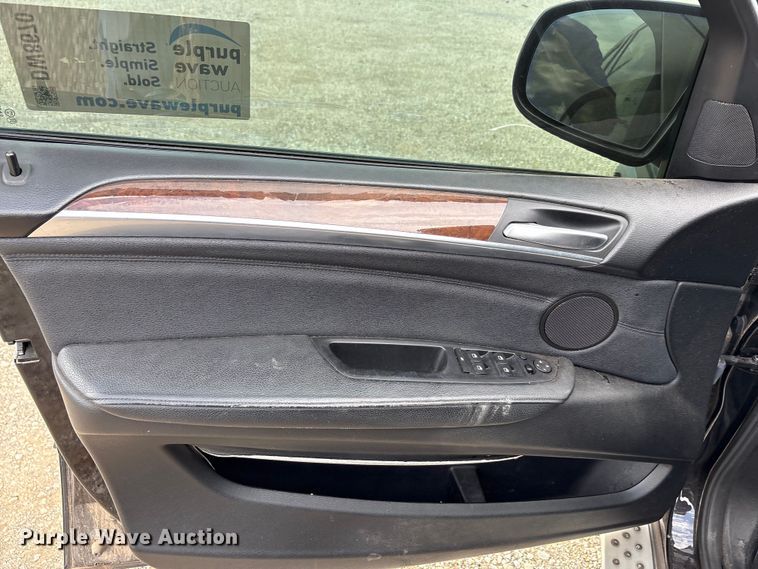 image for item DW8670 2011 BMW X5 SUV