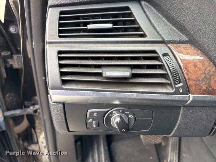 image for item DW8670 2011 BMW X5 SUV