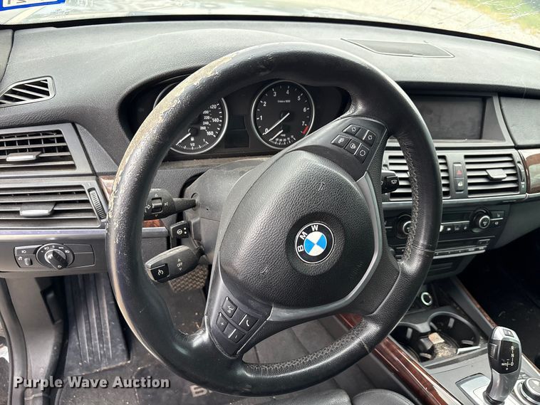 image for item DW8670 2011 BMW X5 SUV