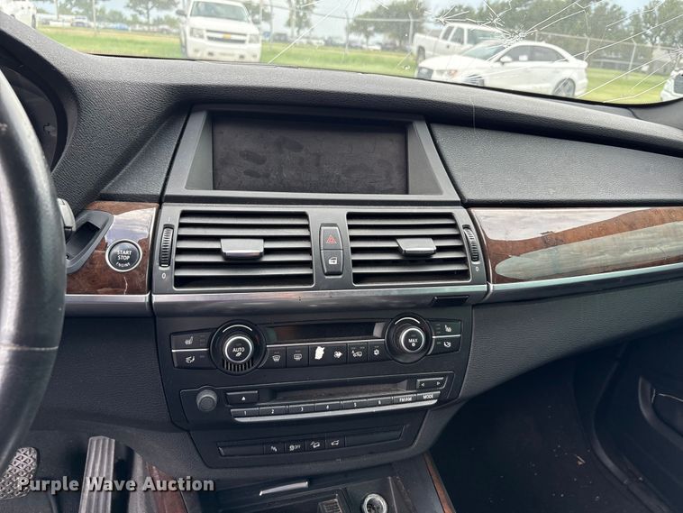 image for item DW8670 2011 BMW X5 SUV