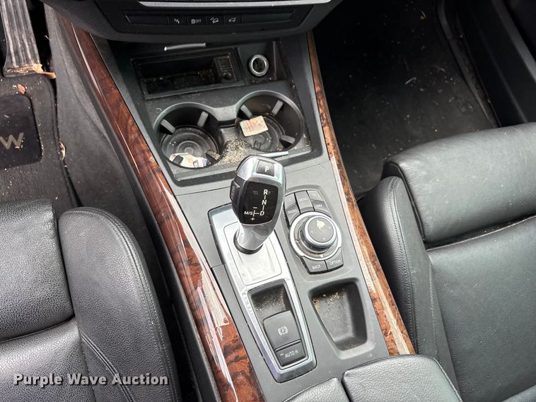 image for item DW8670 2011 BMW X5 SUV