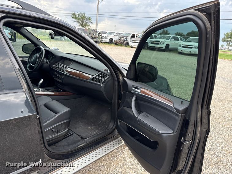 image for item DW8670 2011 BMW X5 SUV