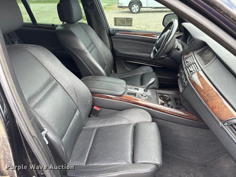 image for item DW8670 2011 BMW X5 SUV