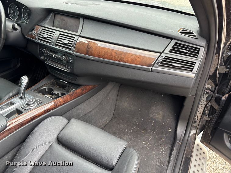 image for item DW8670 2011 BMW X5 SUV