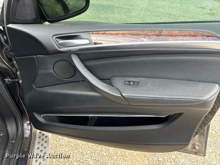 image for item DW8670 2011 BMW X5 SUV