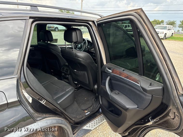 image for item DW8670 2011 BMW X5 SUV
