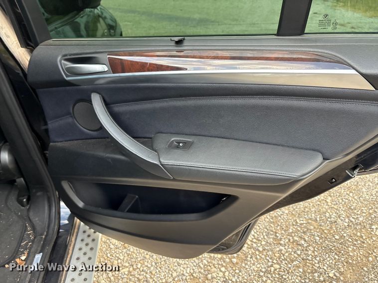 image for item DW8670 2011 BMW X5 SUV