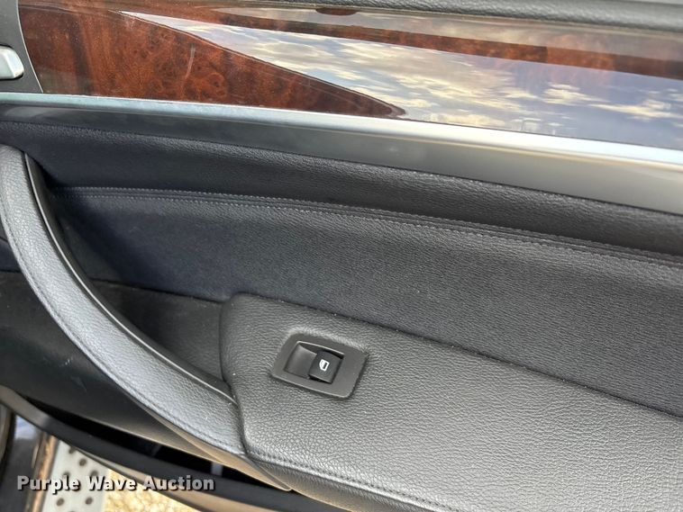 image for item DW8670 2011 BMW X5 SUV