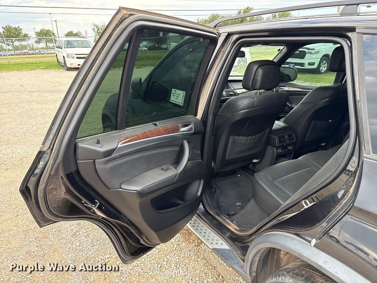 image for item DW8670 2011 BMW X5 SUV