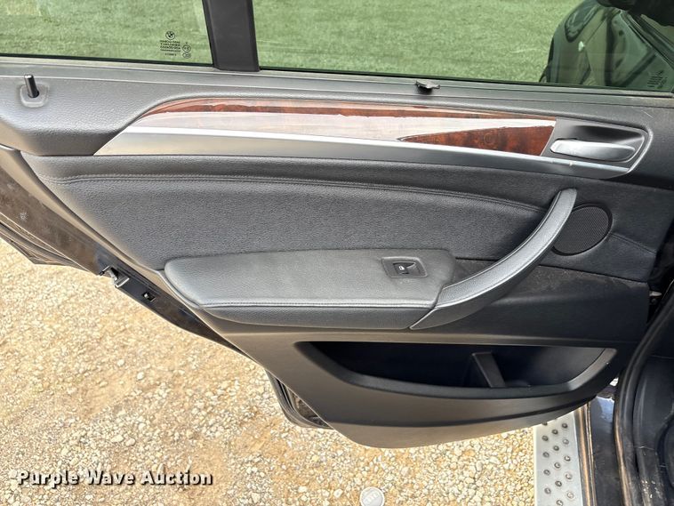 image for item DW8670 2011 BMW X5 SUV