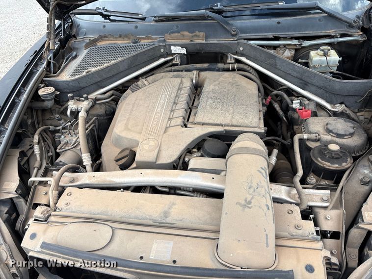 image for item DW8670 2011 BMW X5 SUV