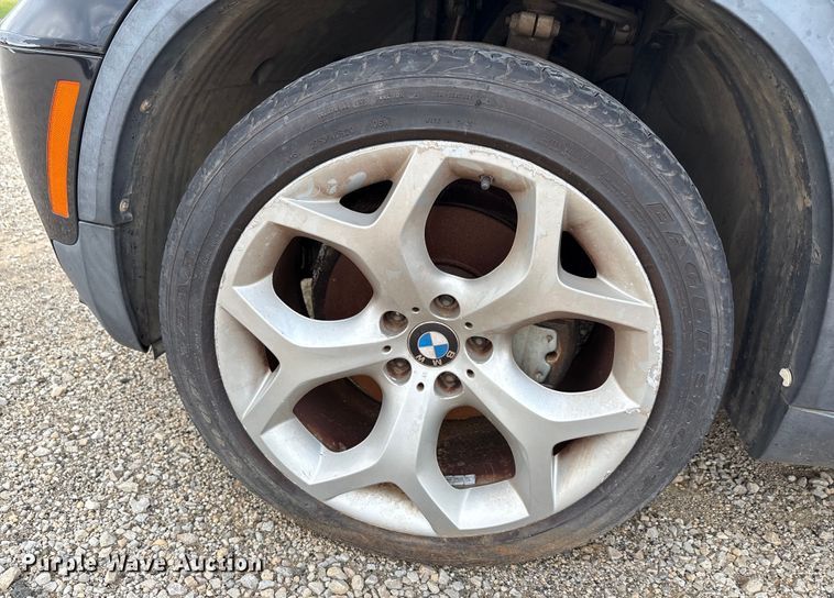 image for item DW8670 2011 BMW X5 SUV