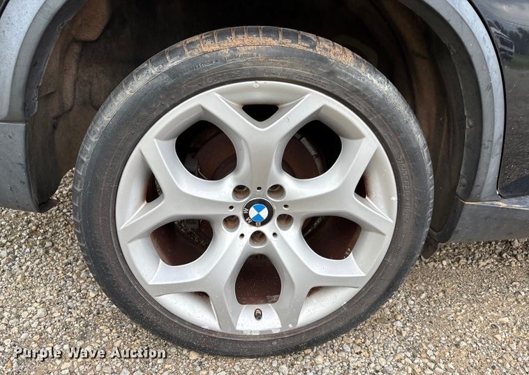 image for item DW8670 2011 BMW X5 SUV