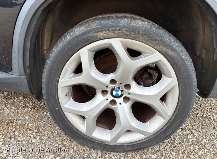 image for item DW8670 2011 BMW X5 SUV