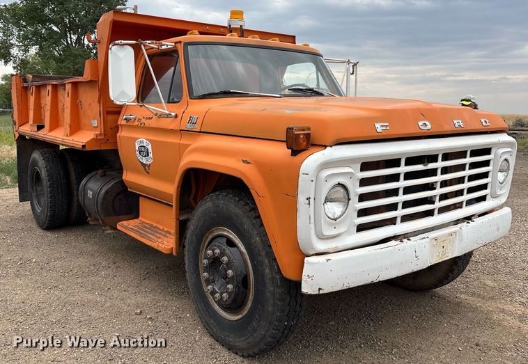 image for item DX8031 1977 Ford F700 dump truck