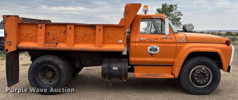 image for item DX8031 1977 Ford F700 dump truck