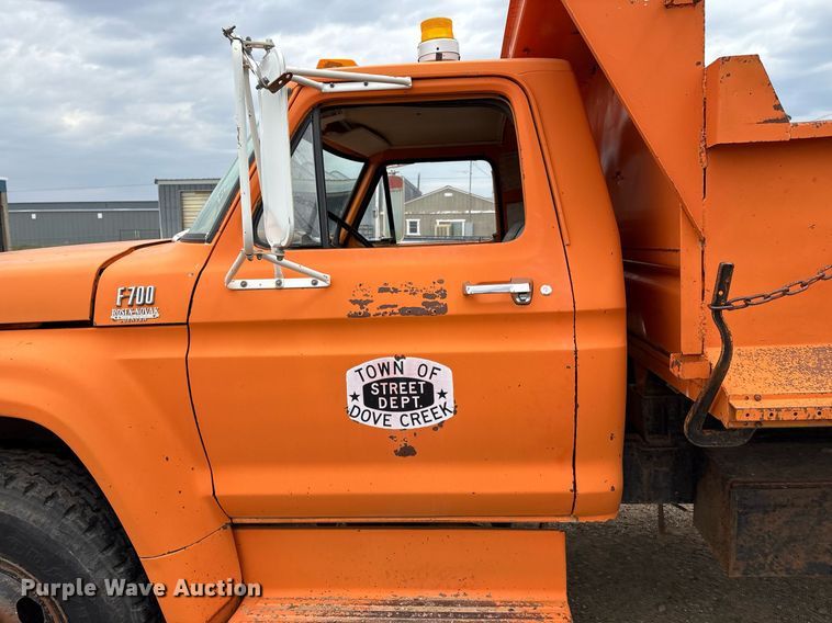 image for item DX8031 1977 Ford F700 dump truck