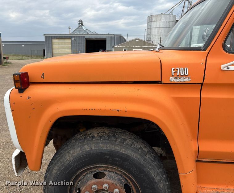 image for item DX8031 1977 Ford F700 dump truck
