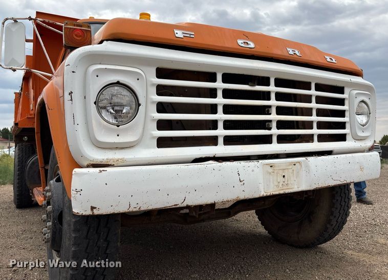image for item DX8031 1977 Ford F700 dump truck