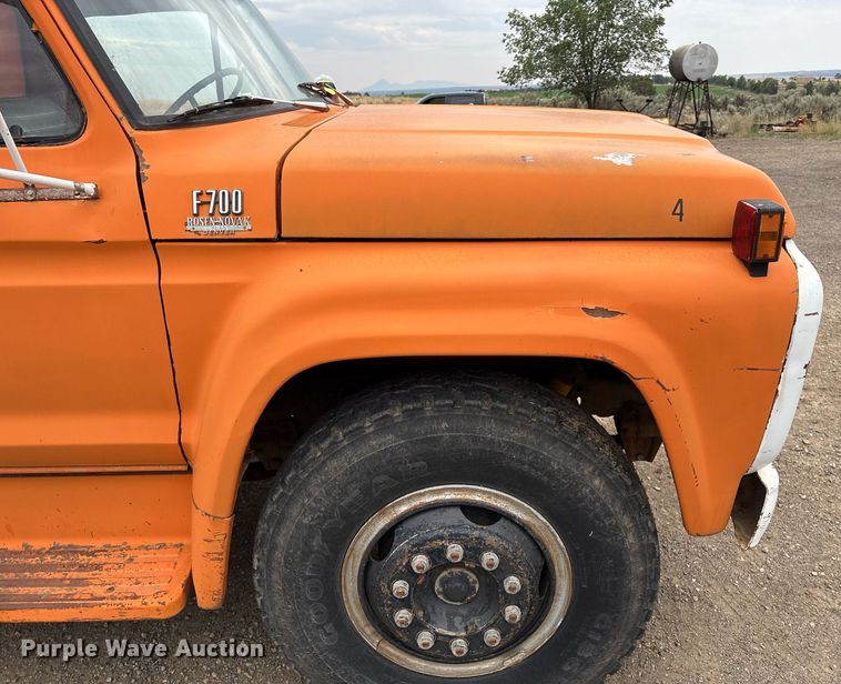 image for item DX8031 1977 Ford F700 dump truck