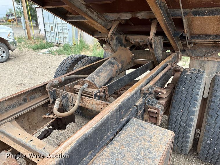 image for item DX8031 1977 Ford F700 dump truck