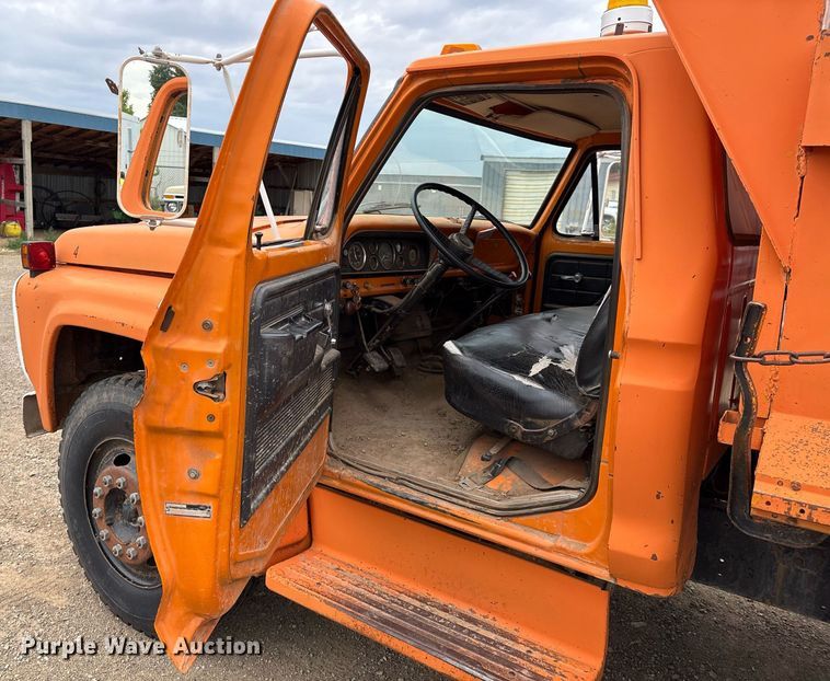 image for item DX8031 1977 Ford F700 dump truck