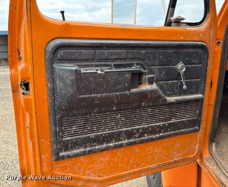 image for item DX8031 1977 Ford F700 dump truck