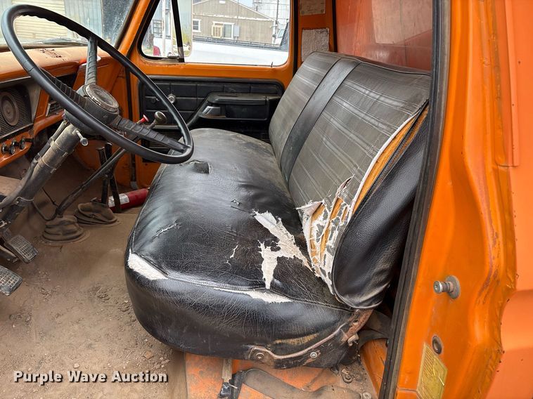 image for item DX8031 1977 Ford F700 dump truck