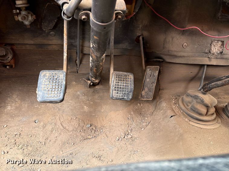 image for item DX8031 1977 Ford F700 dump truck