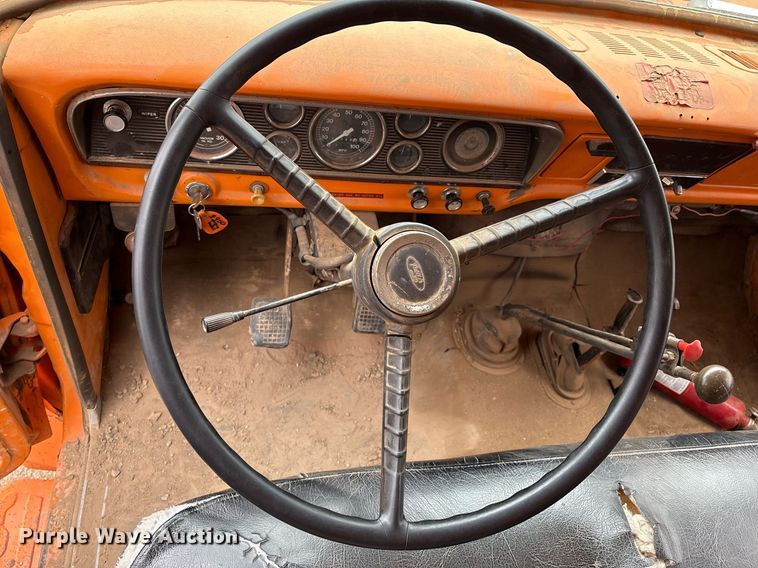 image for item DX8031 1977 Ford F700 dump truck