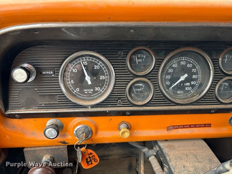 image for item DX8031 1977 Ford F700 dump truck