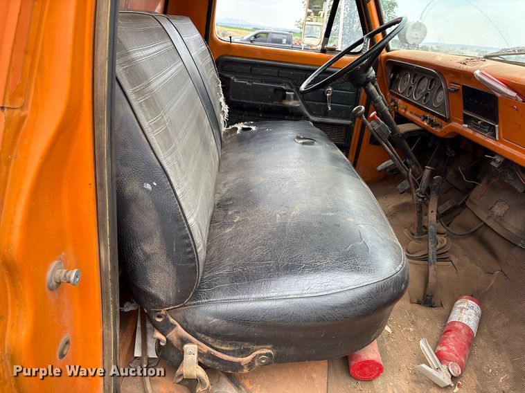 image for item DX8031 1977 Ford F700 dump truck