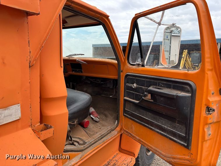 image for item DX8031 1977 Ford F700 dump truck
