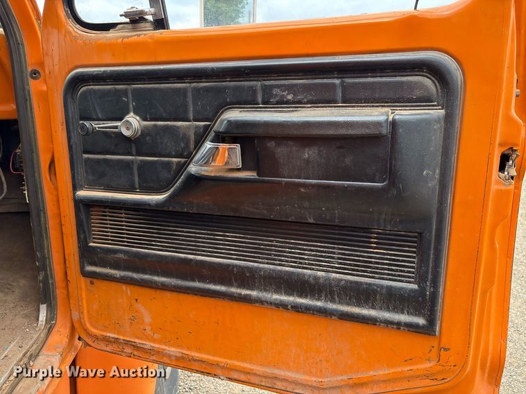 image for item DX8031 1977 Ford F700 dump truck