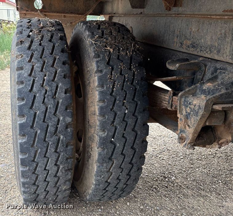 image for item DX8031 1977 Ford F700 dump truck