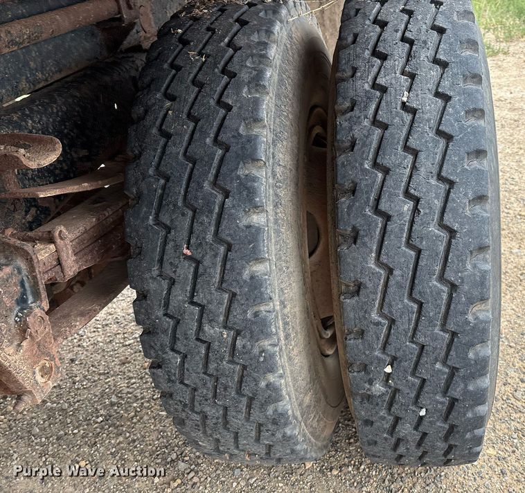 image for item DX8031 1977 Ford F700 dump truck