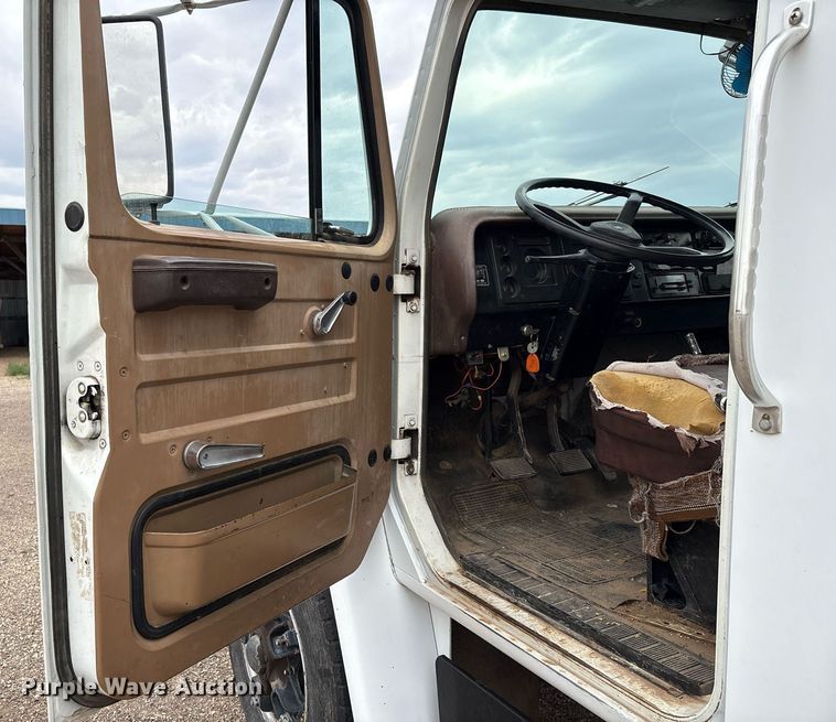 image for item DX8032 1980 International 1724 sewer jetter truck