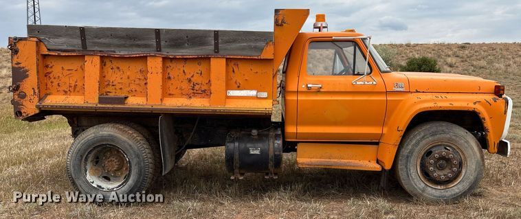 image for item DX8037 1977 Ford F700 dump truck