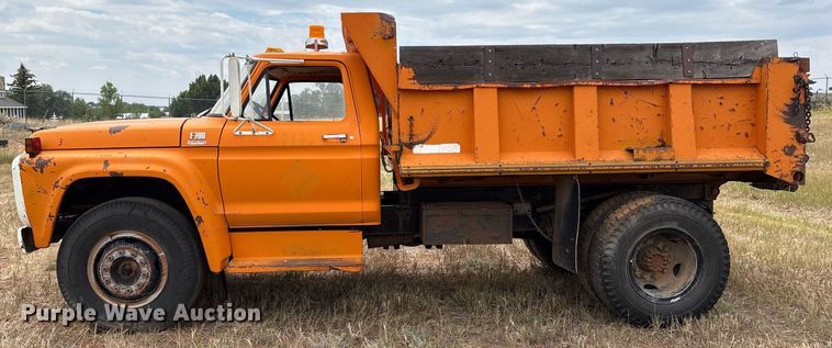 image for item DX8037 1977 Ford F700 dump truck