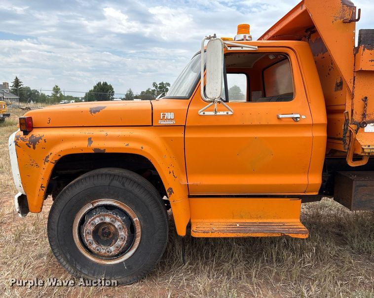 image for item DX8037 1977 Ford F700 dump truck