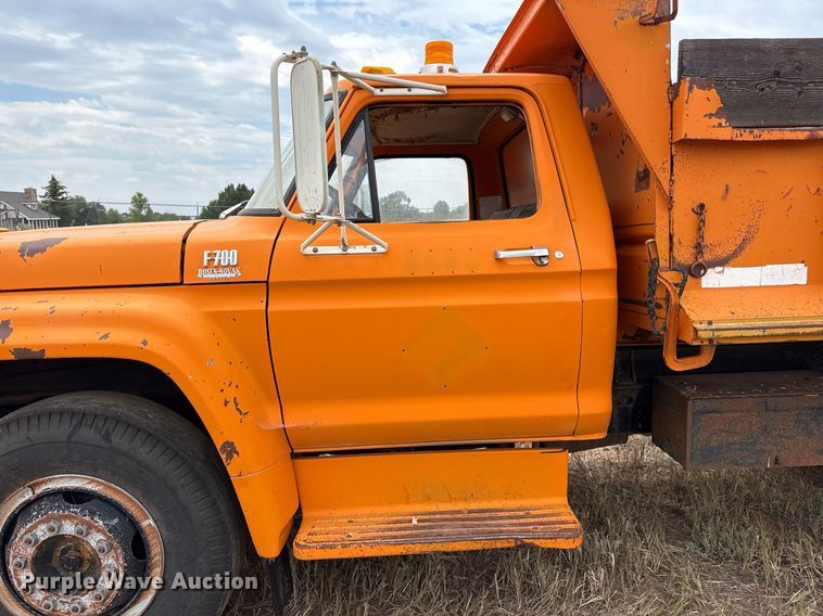 image for item DX8037 1977 Ford F700 dump truck