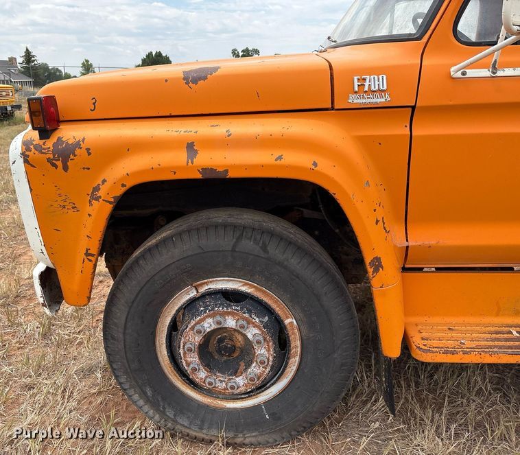 image for item DX8037 1977 Ford F700 dump truck