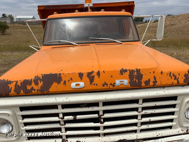 image for item DX8037 1977 Ford F700 dump truck