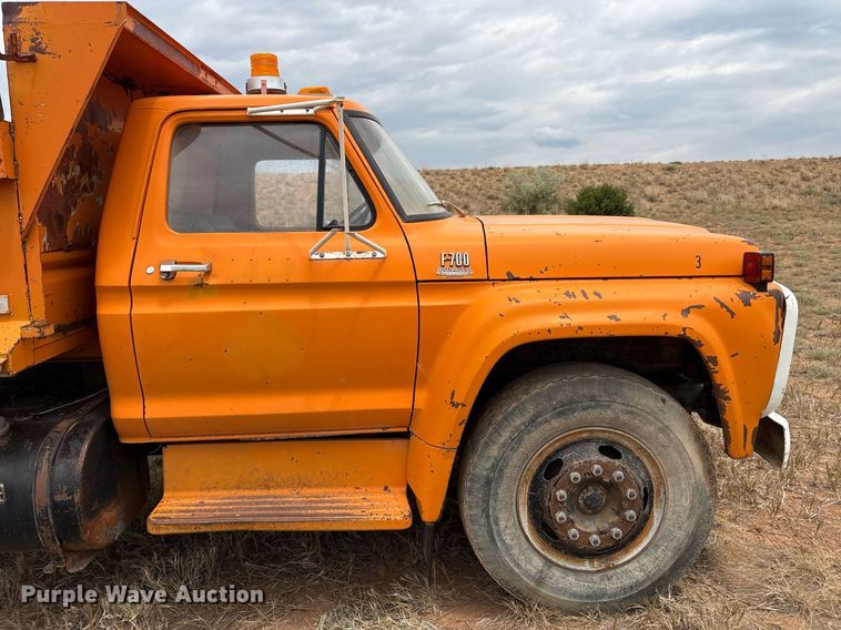 image for item DX8037 1977 Ford F700 dump truck