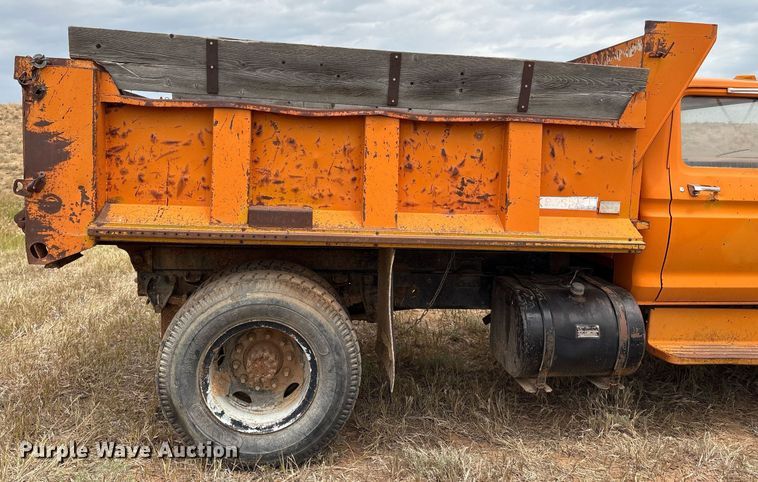 image for item DX8037 1977 Ford F700 dump truck