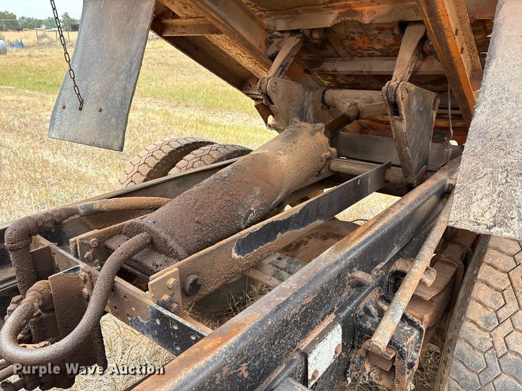 image for item DX8037 1977 Ford F700 dump truck