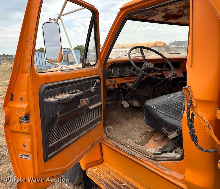 image for item DX8037 1977 Ford F700 dump truck
