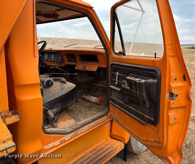 image for item DX8037 1977 Ford F700 dump truck