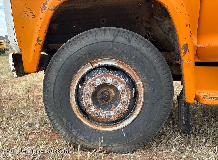 image for item DX8037 1977 Ford F700 dump truck