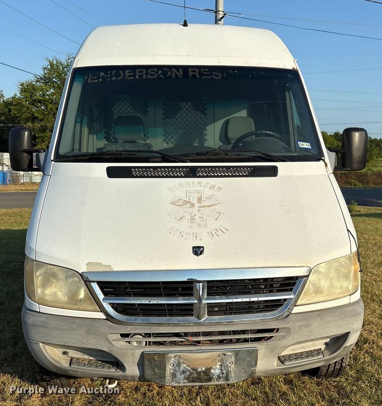 image for item DY0933 2004 Dodge Sprinter 3500 van